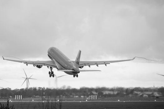 Raketlancering en satellieten in de ruimte als illustratie bij het laatste ruimtevaart nieuws van 2026