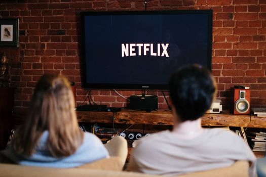 Haarlemmers kiezen tussen netflix thuis op de bank en een avond uit naar film of live muziek in Haarlem